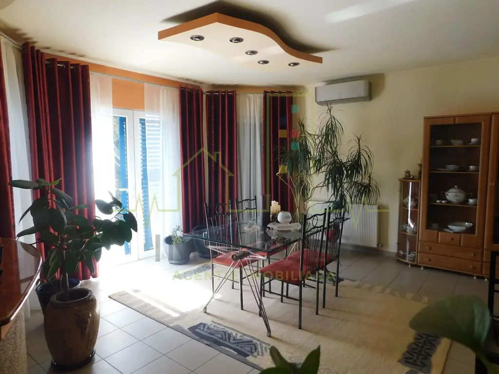 Casa individuala. Complet mobilata si utilata. Piscina exterioara.
