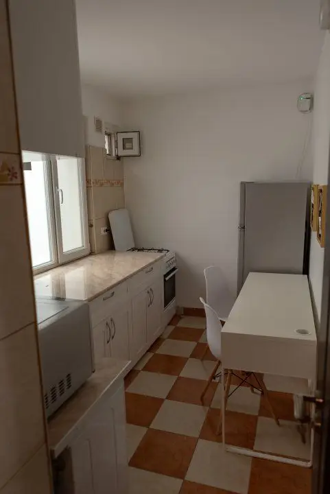 BRASADAS închiriază garsoniera et 9/9 40mp Dimtrie Cantemir.