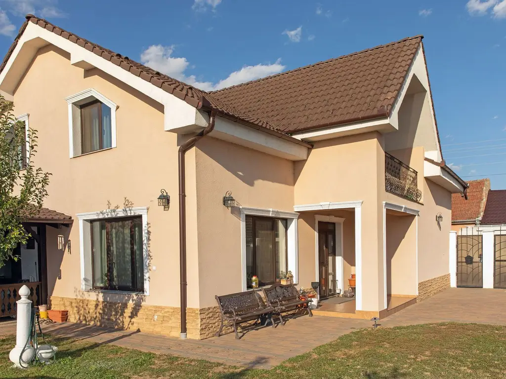 Vilă P+M, Clujului, 190 mp, teren 520 mp, singur în curte. 225 000 E