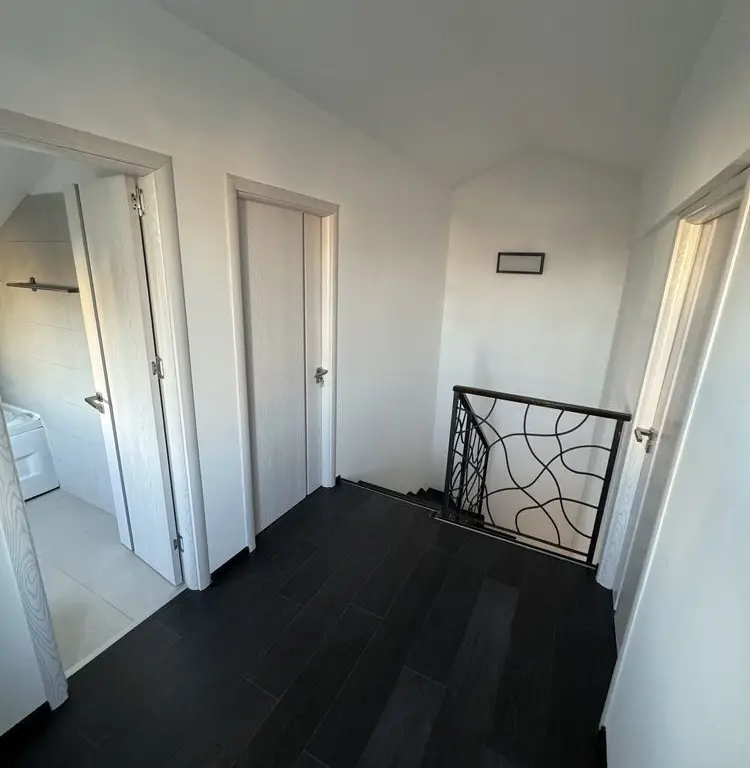 Casa 4 dormitoare 3 bai sector 3