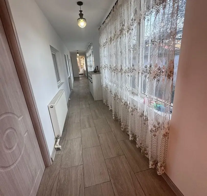 Casă de vânzare – Strada Crinului
