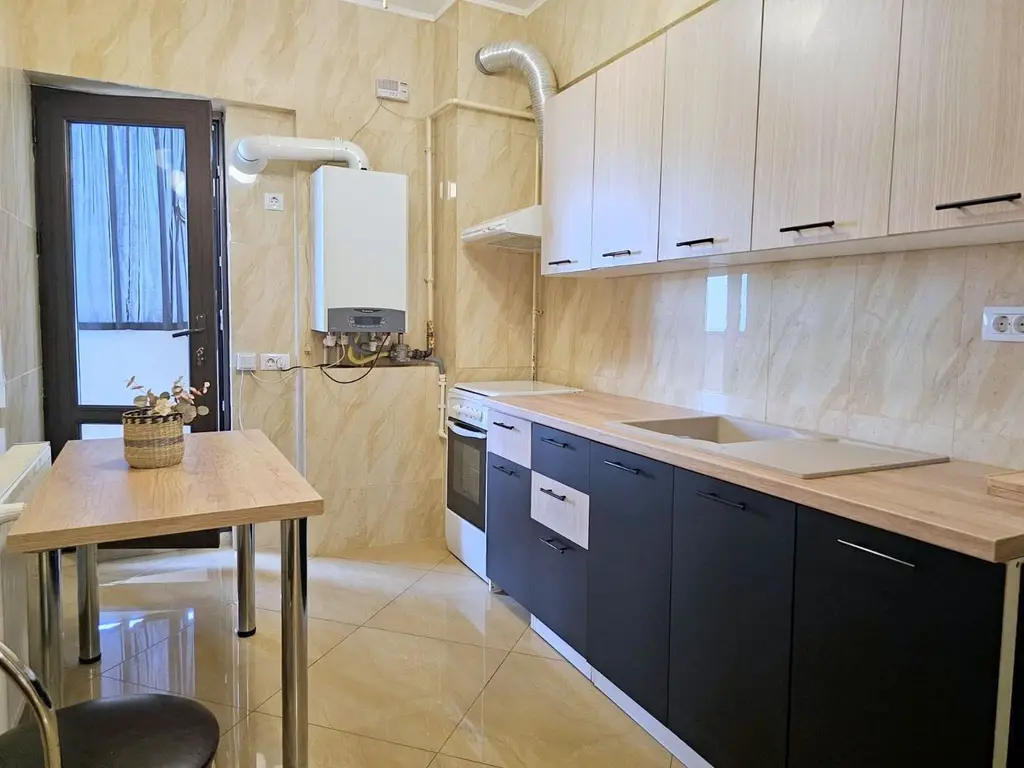 De inchiriat o camera Italian Residence, etaj 9/12, 420 euro