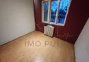 Etaj 1. Clima. Teren ingradit cu locuri de parcare.