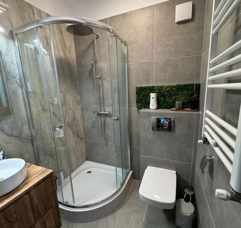 3 Camere cu 2 locuri de parcare (Negociabil) - Proprietar