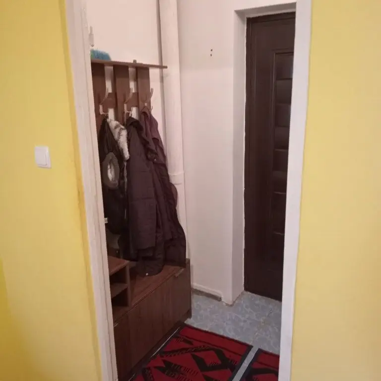 Ag BRASADAS vinde garsoniera 22mp la etajul 1/4 Ostrovului.