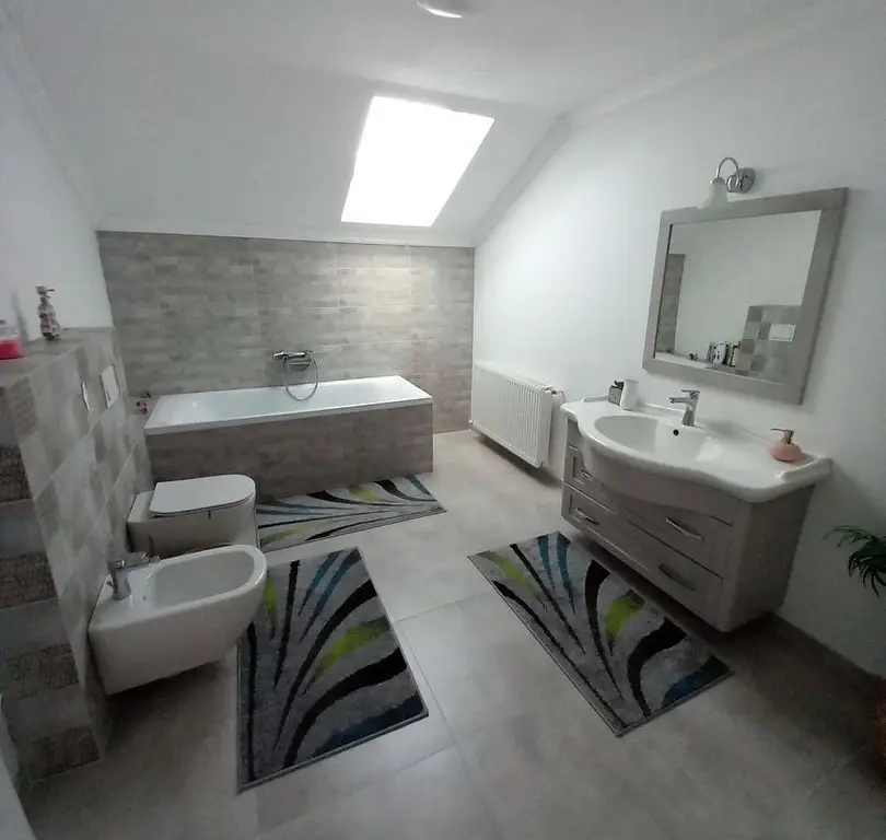 BRASADAS vinde casa NOUA cu etaj în zona UNIRII.