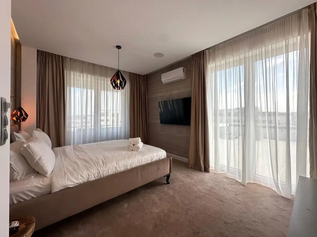 Inchiriem penthouse LUX 4 camere cu terasa de 122 mp zona Coresi