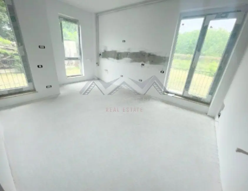 Apartament 2 camere + curte 110 mp Otopeni centru