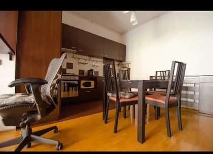 Ag BRASADAS închiriază ap 2 cam etaj 1/2 zona ULTRACENTRALA.