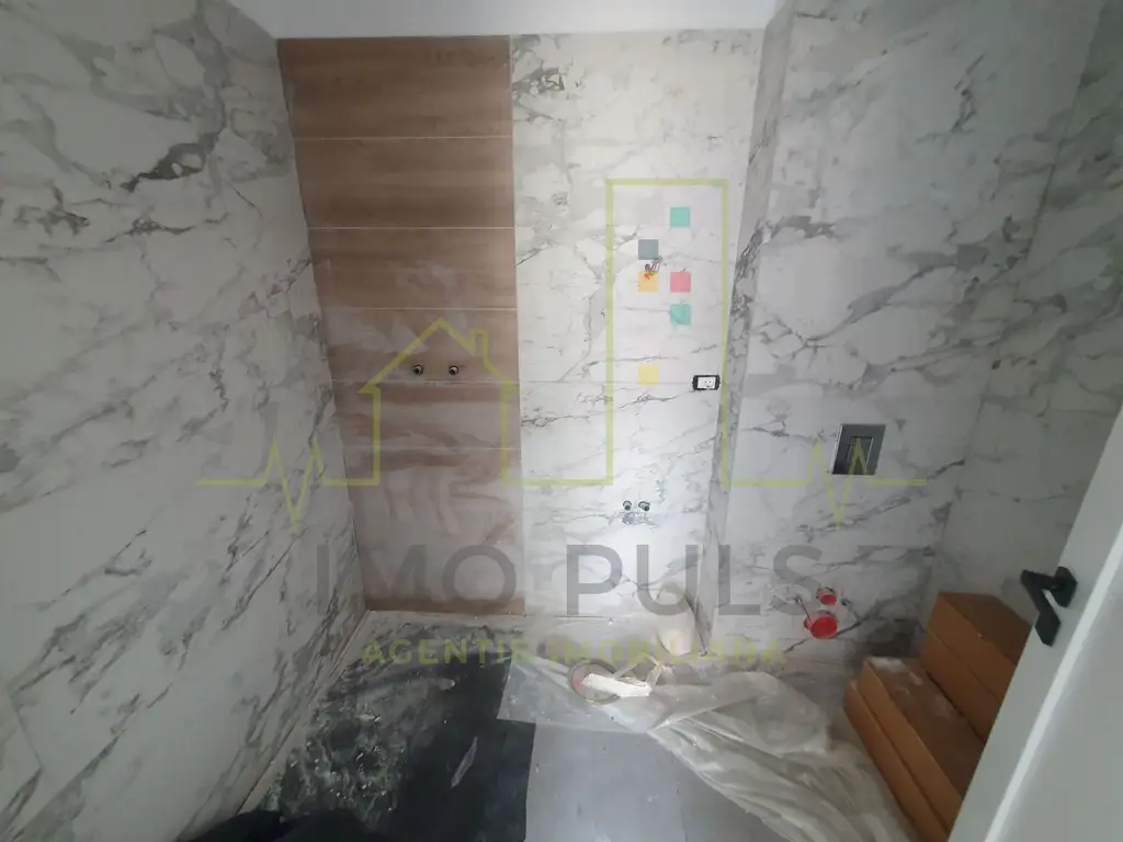 Etaj 1 si Etaj 2. Decomandat. Finisat modern. Clima. Loc de parcare