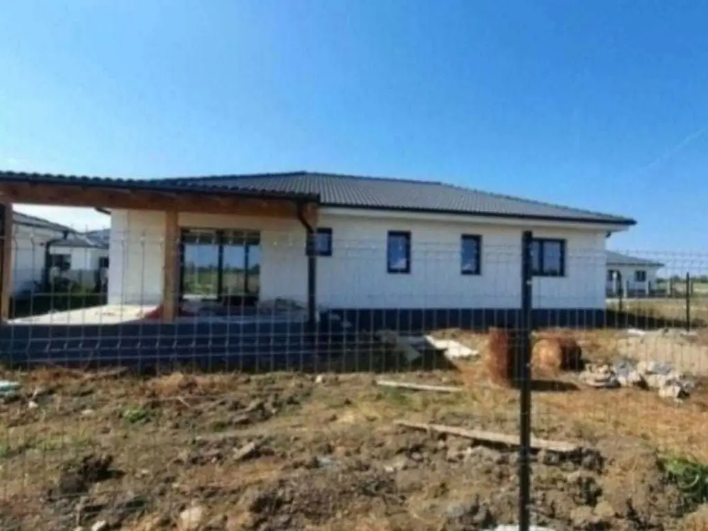 BRASADAS vinde casa NOUA în zona Lucian Blaga.