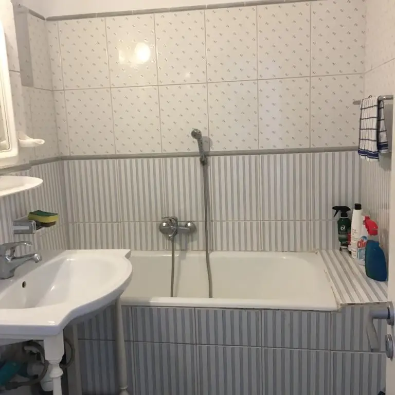 Apartament 4 camere, la 2 minute de Mega Mall, pret 99000 , particular