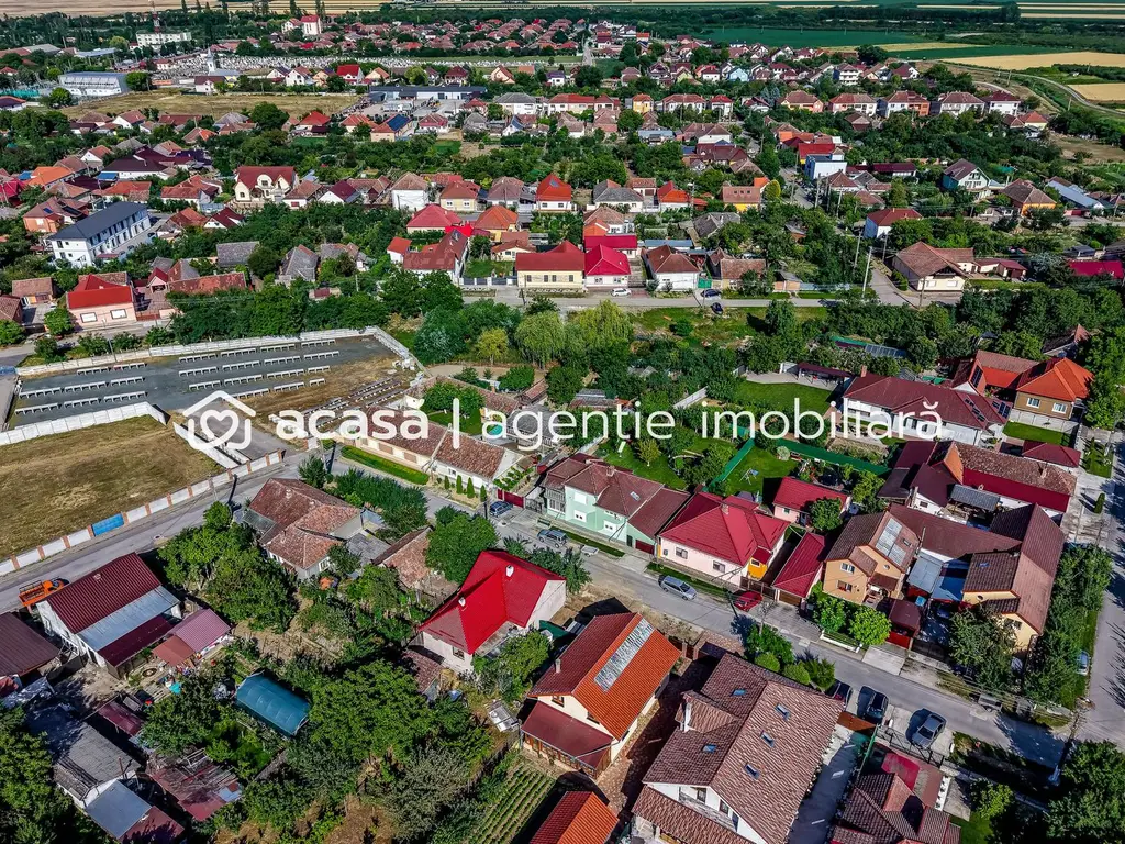 Casa 3 camere, bucatarie si baie, in zona centrala din Chisineu-Cris