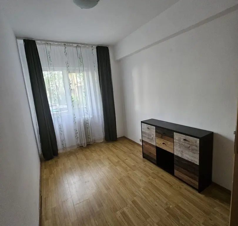 INCHIRIERE APARTAMENT 4 CAMERE | PARTER