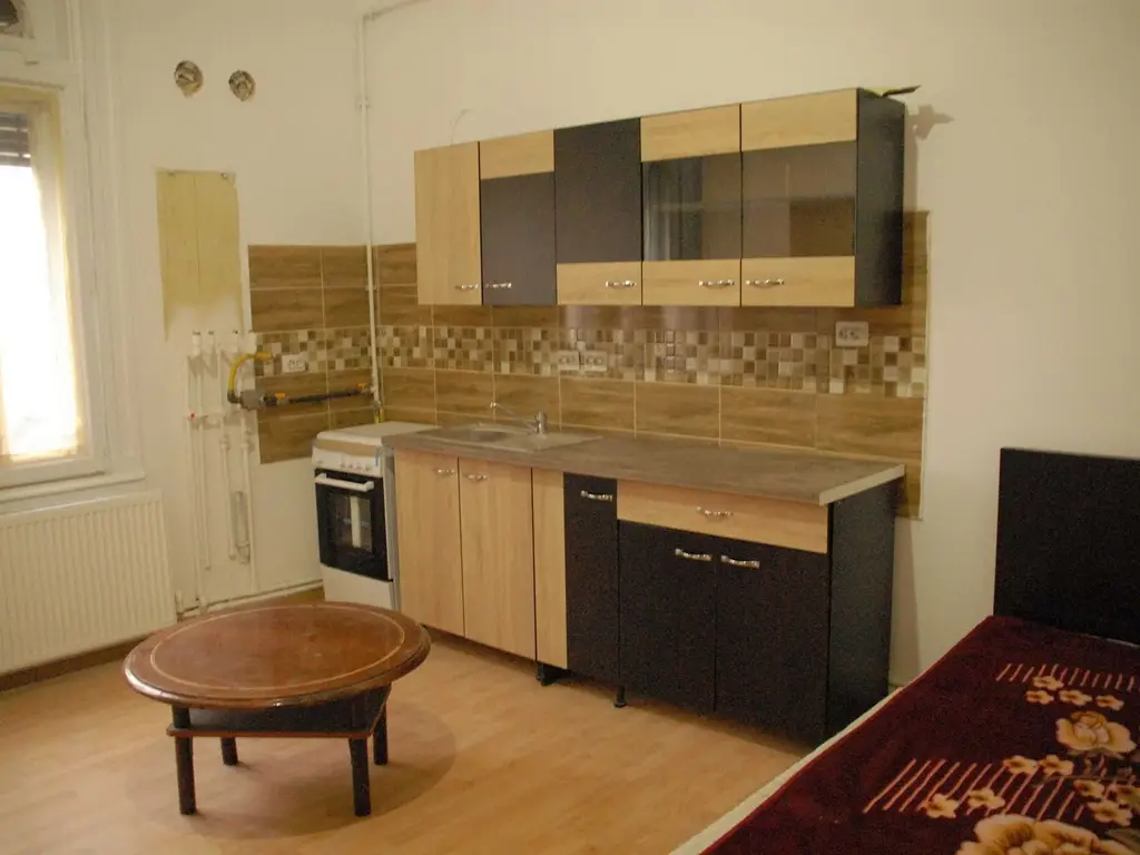 Vand 3 apartamente intr-o vila cu 1 etaj