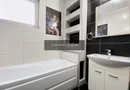 Apartament 3 camere, 2 balcoane, etaj intermediar, parcare.