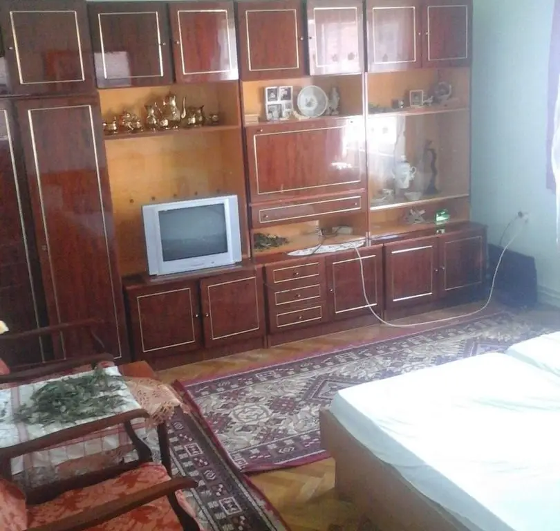 BRASADAS vinde casa cu etaj 4 cam 4 ari in zona 14 Mai.