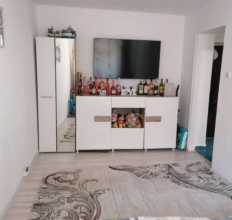 BRASADAS vinde ap 1 cam zona Micro 14.