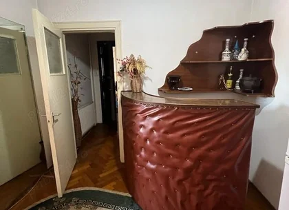 Ag BRASADAS închiriază ap 2 cam etaj 2 Cismigiu.