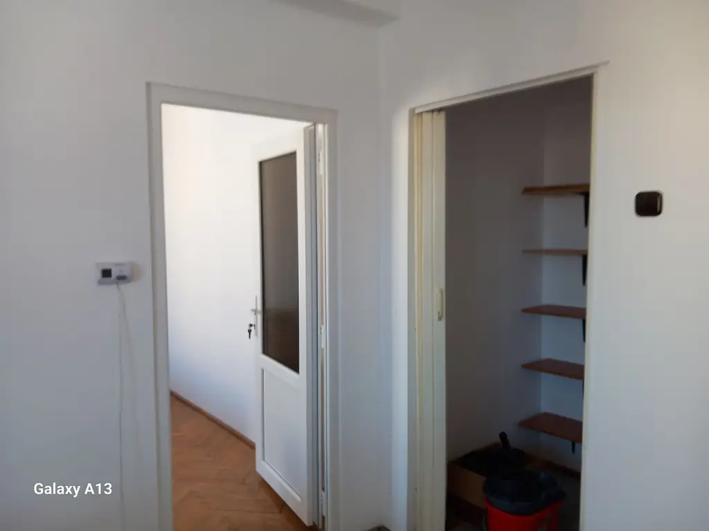 BRASADAS vinde ap 1 cam 4/4 ULTRACENTRAL RENOVAT si MOBILAT.