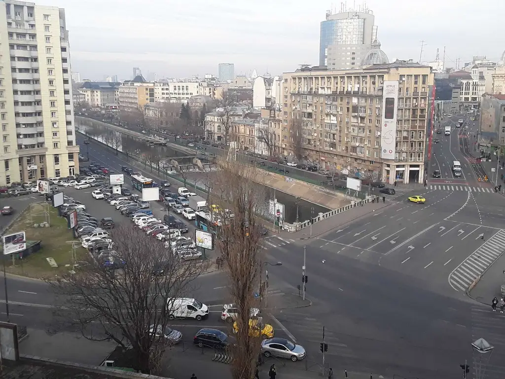 BRASADAS închiriaza ap 2 cam Piata Natiunile Unite etaj 8/17.