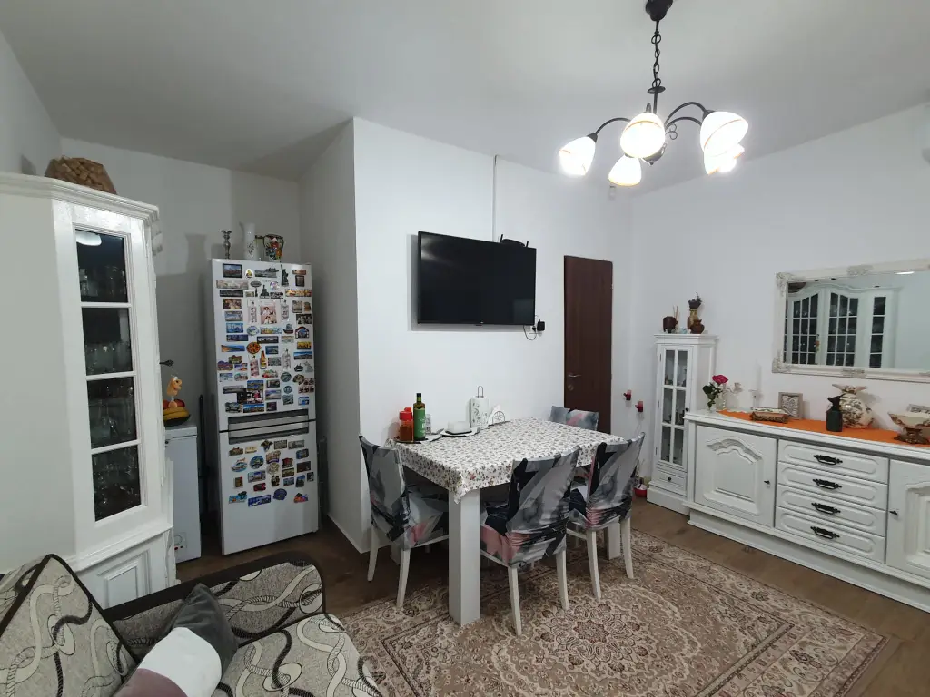 Vand apartament la casă cu curte – zonă centrală aproape de Malul Mureșului
