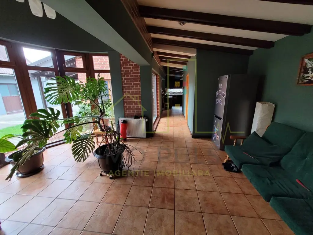Casa individuala. Mobilata si utilata. Dispune de toate utilitatile.