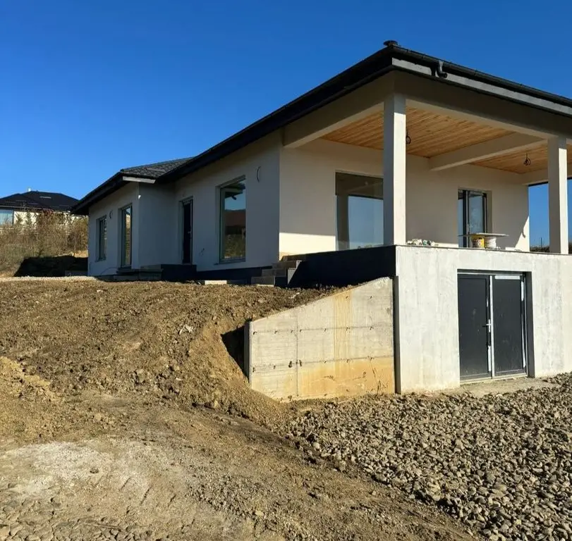 Vând casă Rediu langa padure