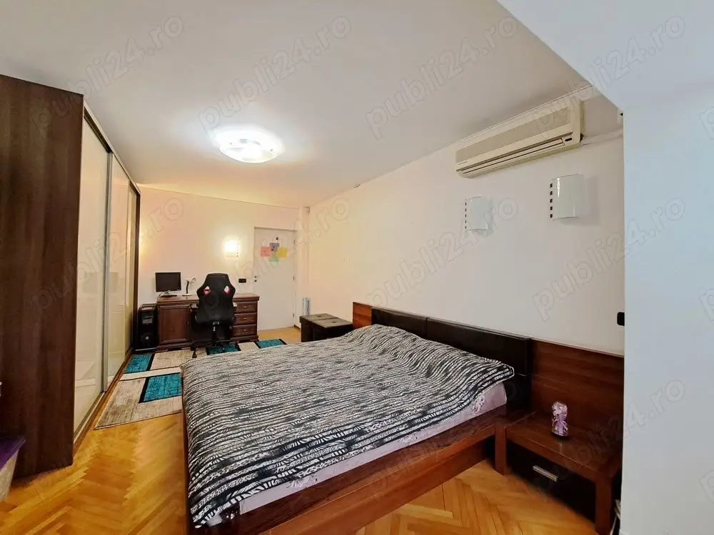 Vand Apartament spatios cu 4 camere de vanzare pe Bdul Decebal
