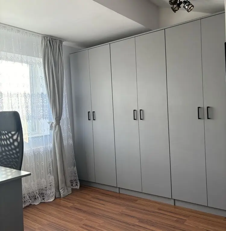 BRASADAS vinde ap 3 cam etaj 4/4 zona Baritiu.