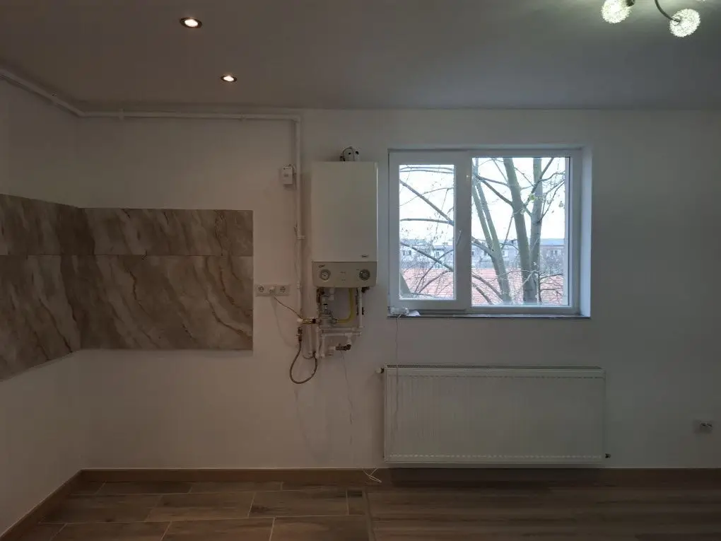 BRASADAS vinde ap 2 cam RENOVAT in Micro14 etaj 4/4.
