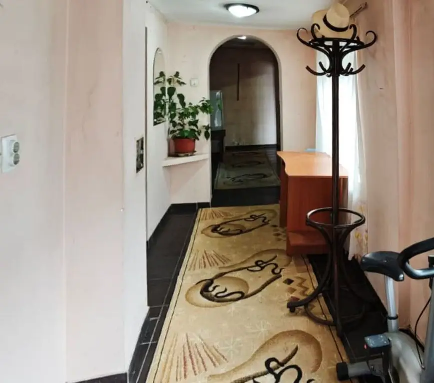 Se oferă spre vânzare casă 3 camere individuală la curte zona Salaj