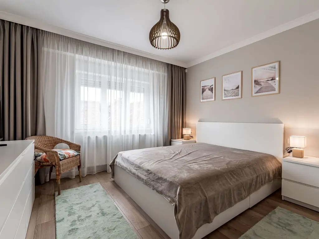 Apartament ultrafinisat la cheie cu 2 camere decomandat Piata Mica