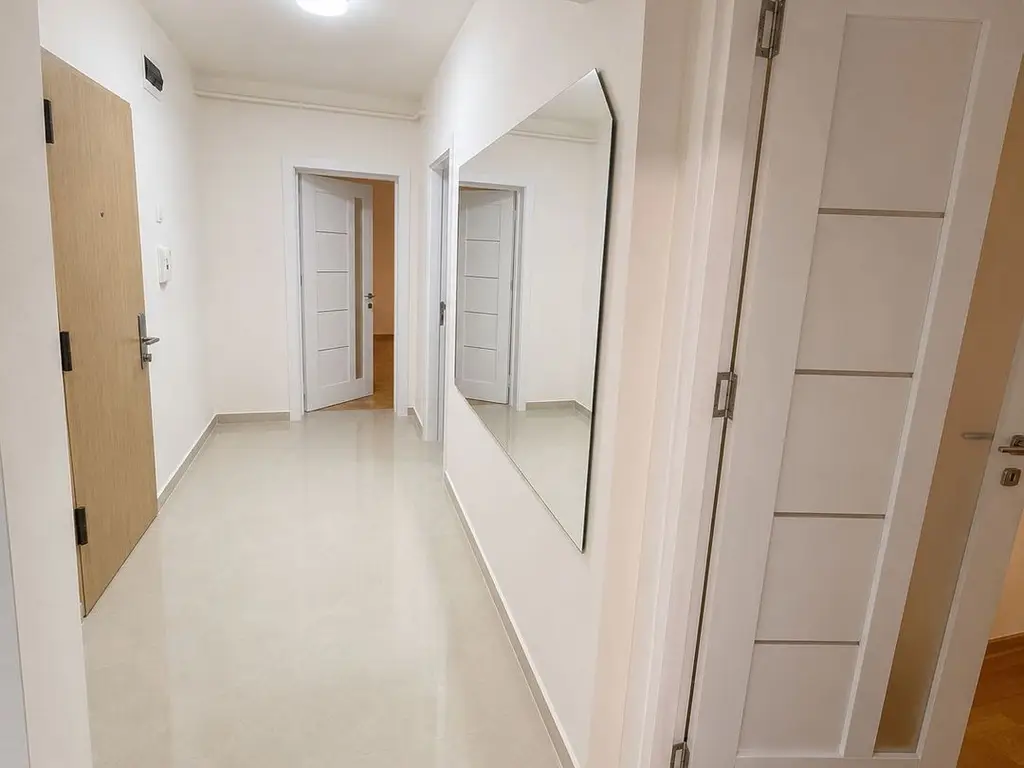 Apartament 2 camere decomandat, complet renovat, garaj inclus Aradului