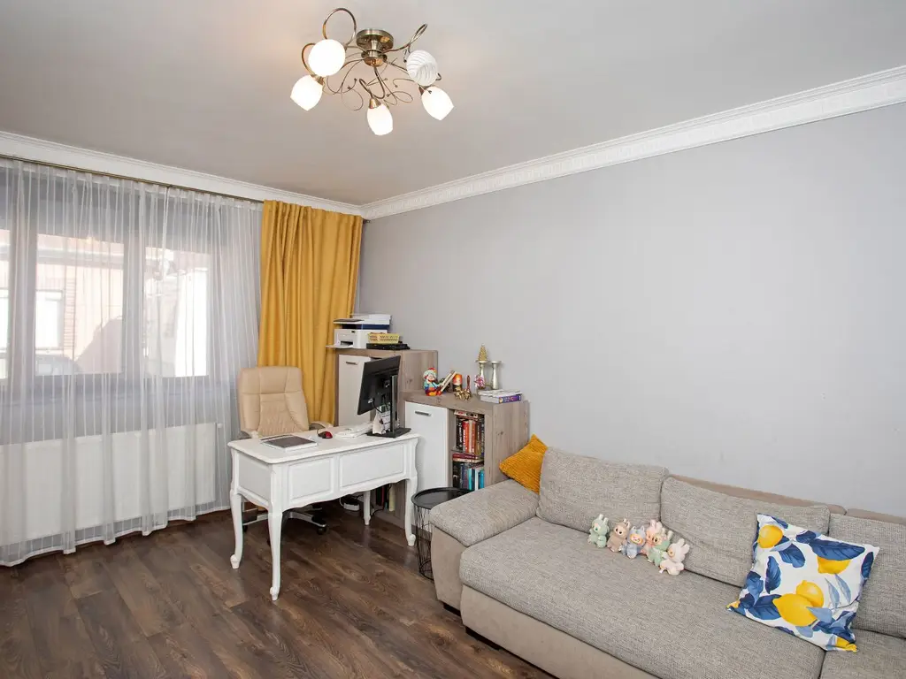 Vilă P+M, Clujului, 190 mp, teren 520 mp, singur în curte. 225 000 E