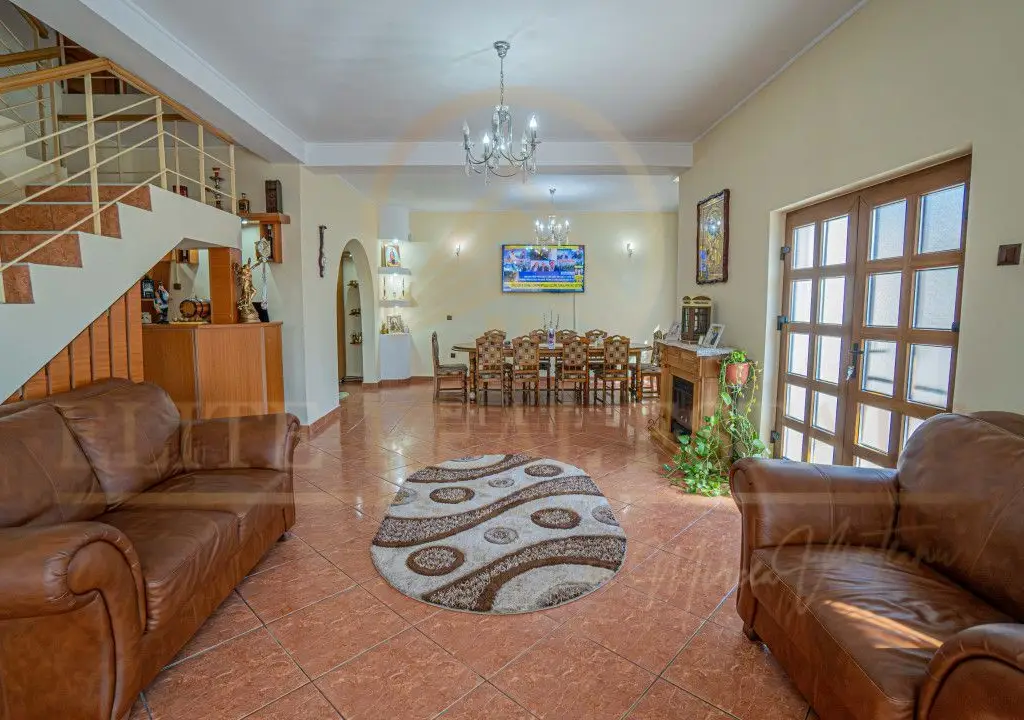 Agigea - Vila D+P+1E+M pe un teren de 772 mp cu o deschidere de 21,46 m.