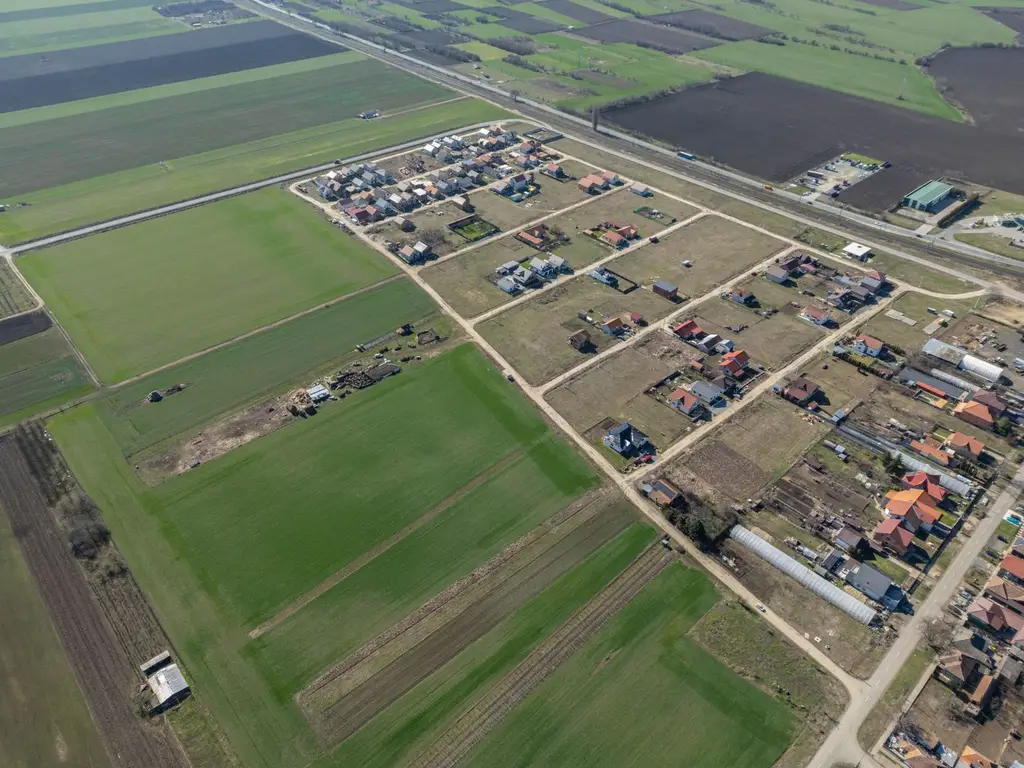 Teren 3.600 mp în Curtici, 2 fronturi stradale – La doar 20 km de Arad