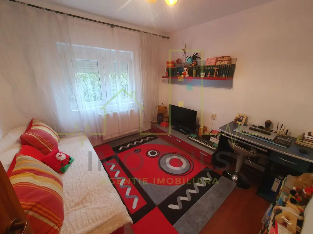 Aradului. 3 Camere. 2 Bai. 2 Balcoane. Decomandat.