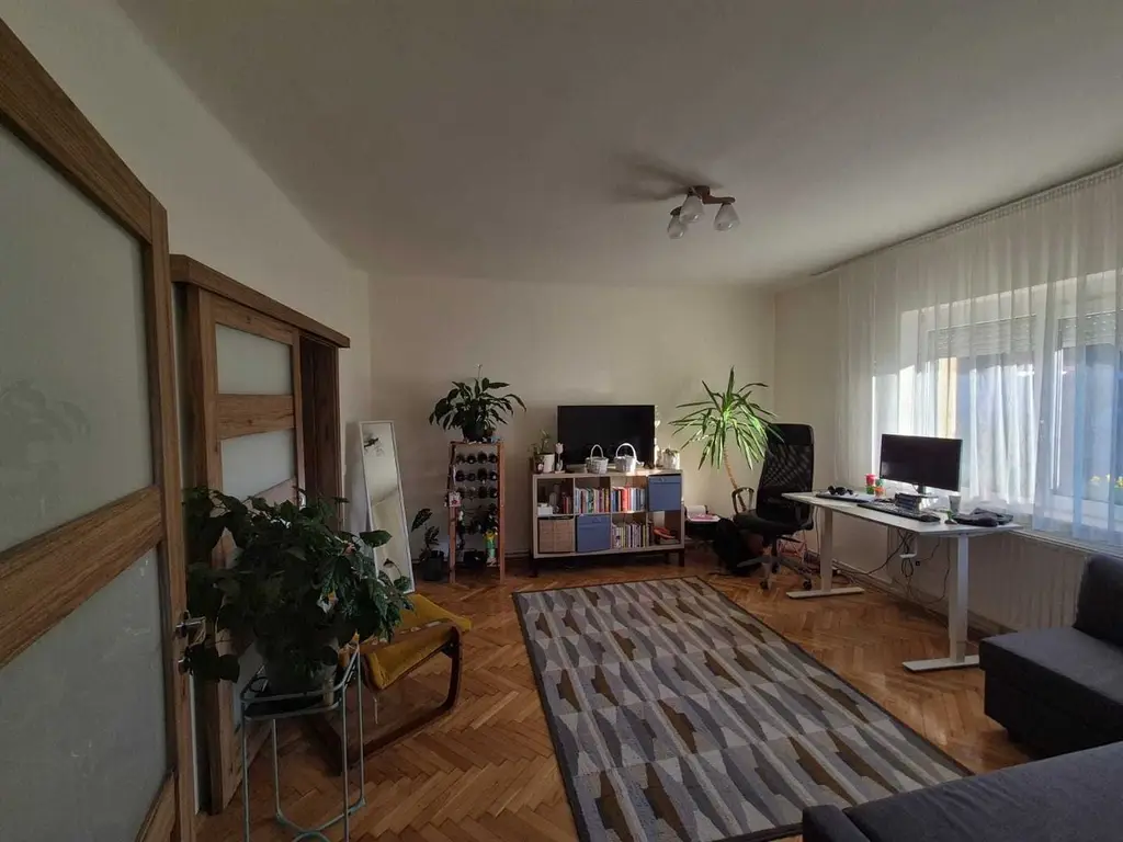 BRASADAS vinde casă familială cu 4 cam zona Titulescu.