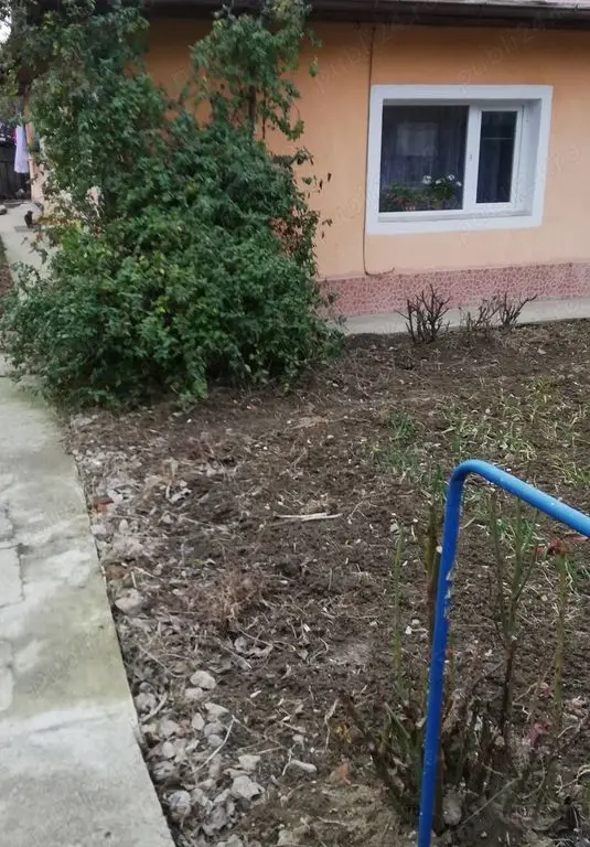 Casa de vânzare cu teren