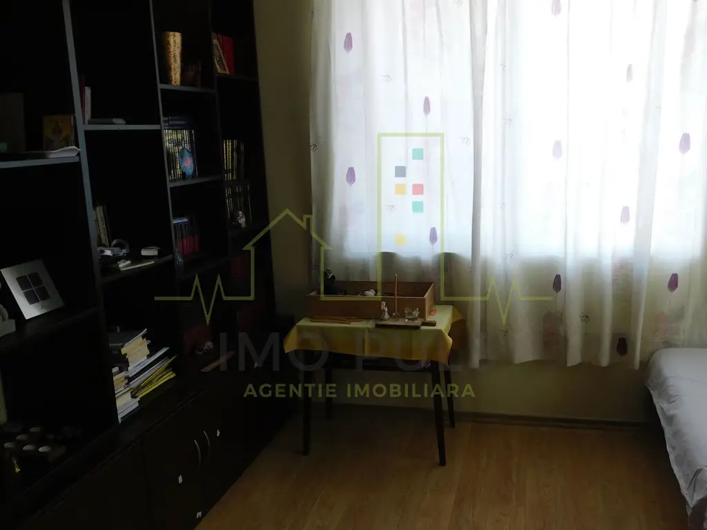 Casa individuala. 2 fronturi. Pozitie buna.