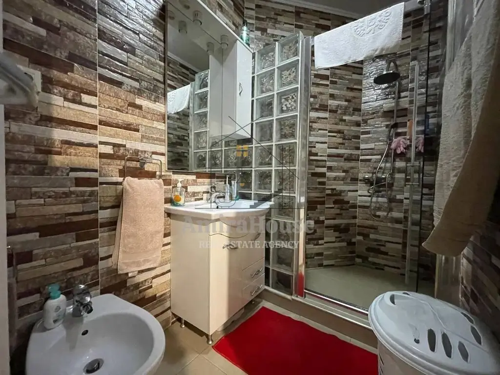 Apartament 3 camere, finisat, 75 mp si pod mansardabil, Bulevardul Eroilor