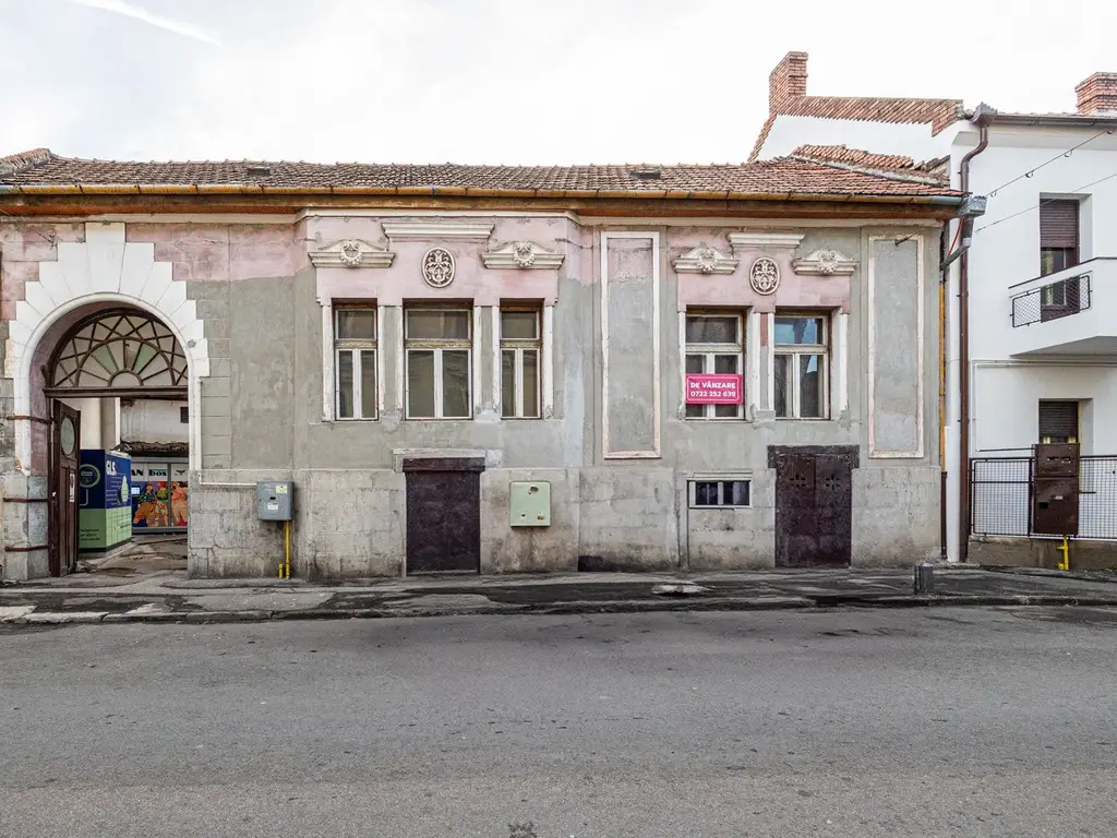 Proiect de clinică sau birouri în centru – casă cu demisol, de renovat