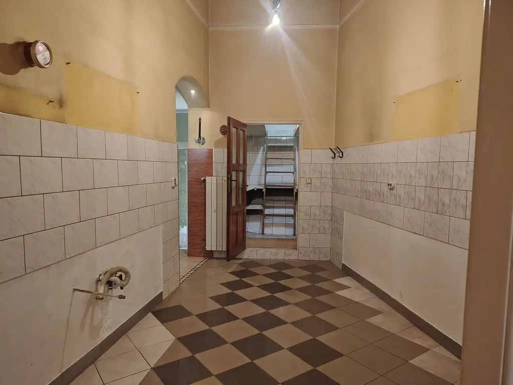 Apartament la casă cu front stradal,  str. M. Eminescu. 119 900 E.