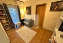 Casă premium cu panouri solare, stație EV, anexă locuibilă și grădină