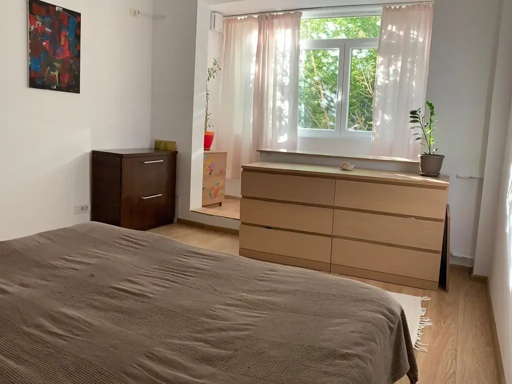 Vând apartament 4 camere