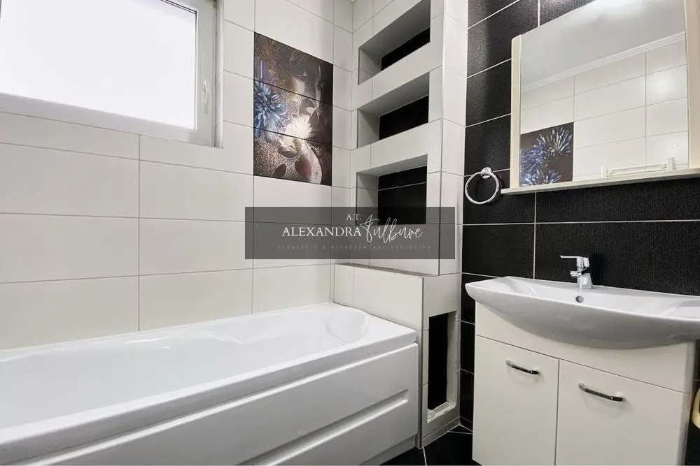 Apartament 3 camere, 2 balcoane, etaj intermediar, parcare.