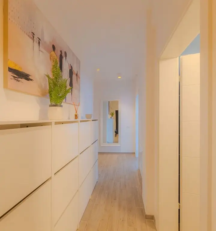 Apartament 3 camere, ultracentral, Oradea. 287 000 E. Comision 0