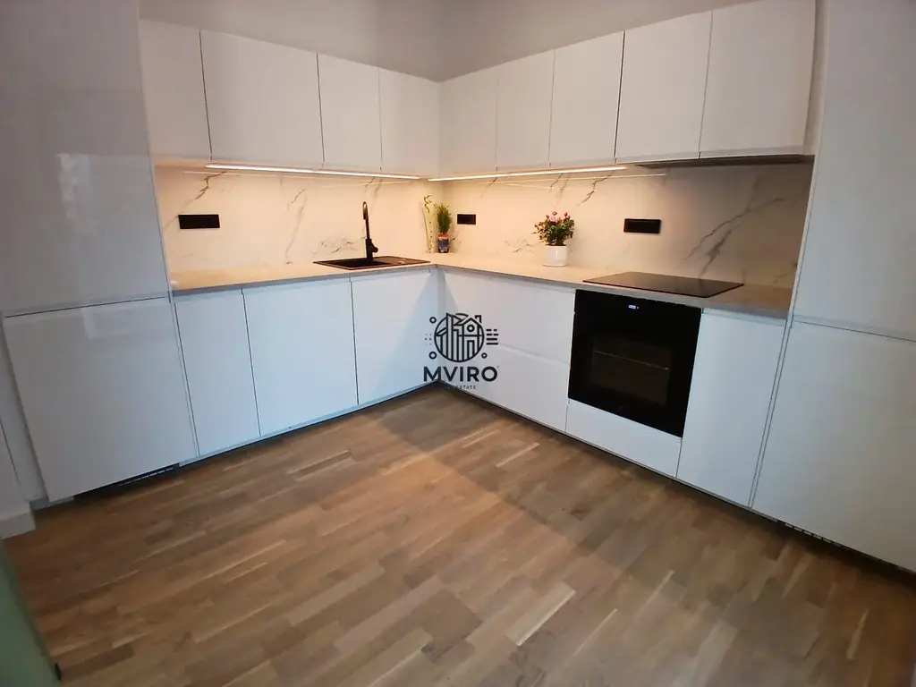Studio elegant de închiriat, Piaţa Unirii – ideal pentru birou