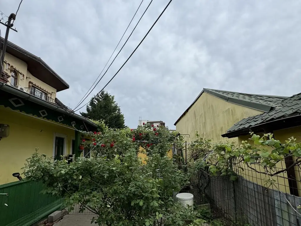 Casa cu teren zona Mărțișor langa parc Lumea Copiilor Brâncoveanu